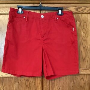 Bandolino Amalia Shorts in Red